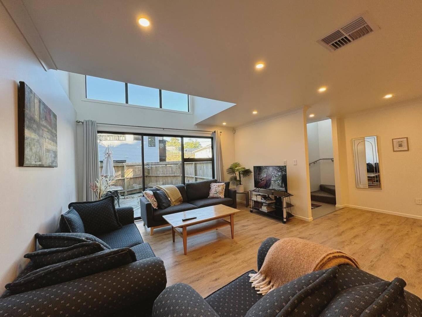 No Party Allowed, Entire Brand New 3 Bedroom Townhouse, Free Unlimited Fibre Wifi And Free Parking Wellington Exteriör bild