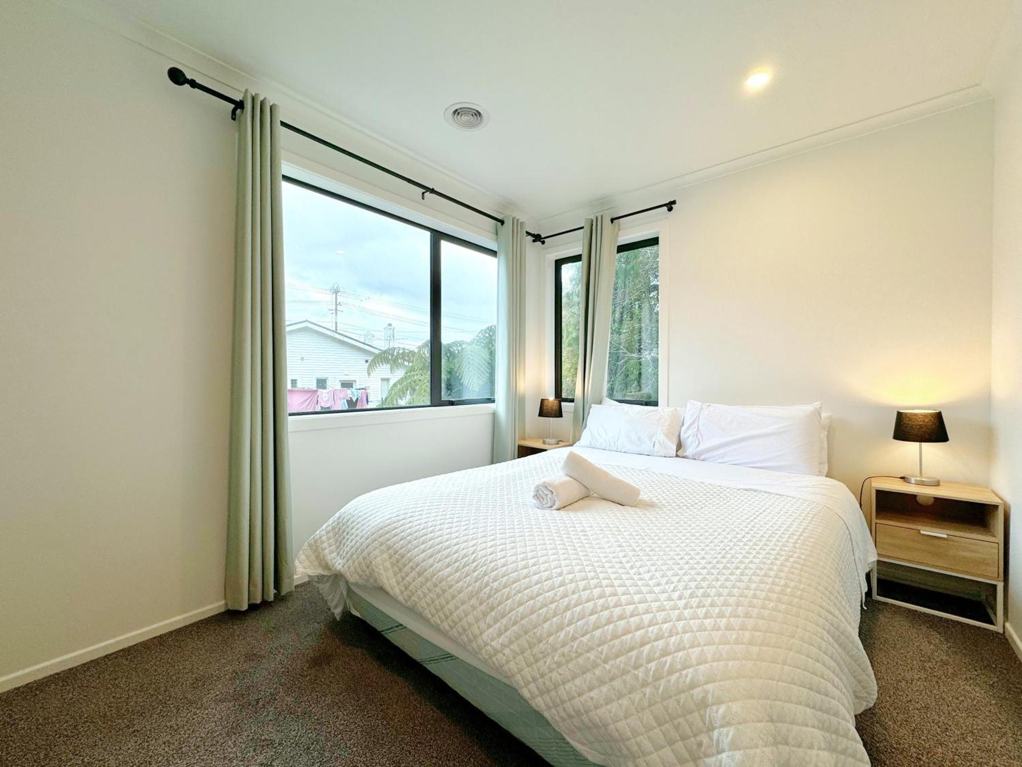 No Party Allowed, Entire Brand New 3 Bedroom Townhouse, Free Unlimited Fibre Wifi And Free Parking Wellington Exteriör bild